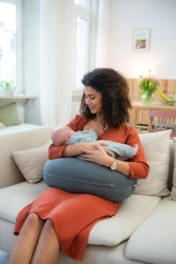 Doomoo Buddy Classic Anthracite Voedingskussen B12 -Babyproducten  Winkel doomoo buddy classic anthracite voedingskussen b12 22