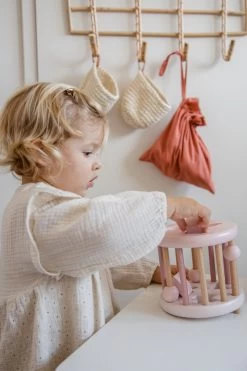 Label Label Roze Houten Rollende Vormenstoof LLWT-34345 -Babyproducten  Winkel label label roze houten rollende vormenstoof llwt 34345 3