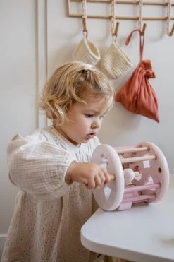 Label Label Roze Houten Rollende Vormenstoof LLWT-34345 -Babyproducten  Winkel label label roze houten rollende vormenstoof llwt 34345 4