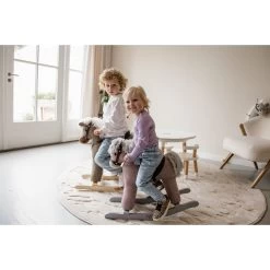 Tryco Milo Bruin Hobbelpaard 36m+ TR-120111 18 Tryco Milo Bruin Hobbelpaard 36m+ TR-120111 -Babyproducten Winkel tryco milo bruin hobbelpaard 36m tr 12011 sfeer3